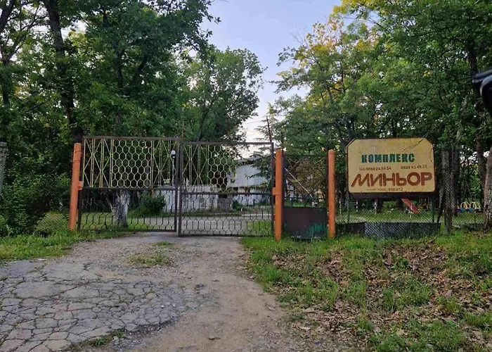 миньор Деревянный коттедж